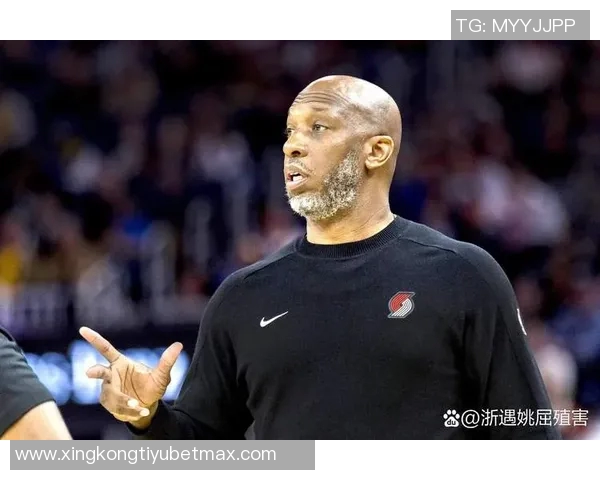 罗威称赞杨瀚森训练表现出色竞争对手的认可让人刮目相看