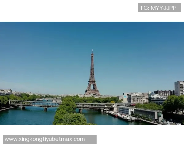 纳赛尔盛赞巴黎六冠荣耀共同庆祝历史性成就的自豪时刻