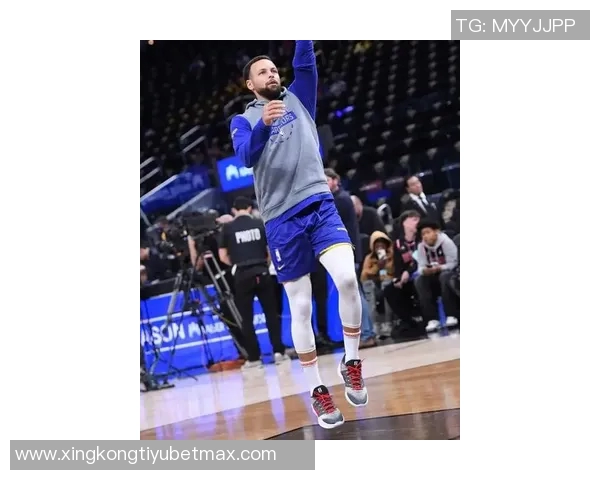 库里热身穿李宁巴特勒3代巴西配色球鞋与球衣完美搭配显清新风格 库里热身穿李宁巴特勒3代巴西配色球鞋与球衣完美搭配显清新风格