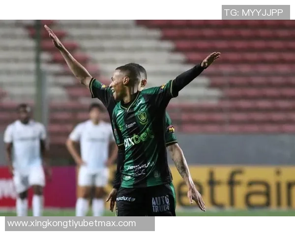 法丙精彩瞬间35米远射破门球员展现绝佳技术与力量