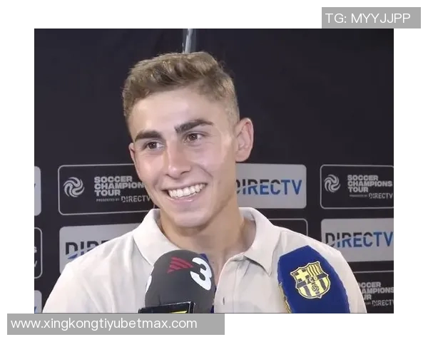 费尔明与佩德里庆祝西超杯夺冠合影分享助攻喜悦与冠军荣耀